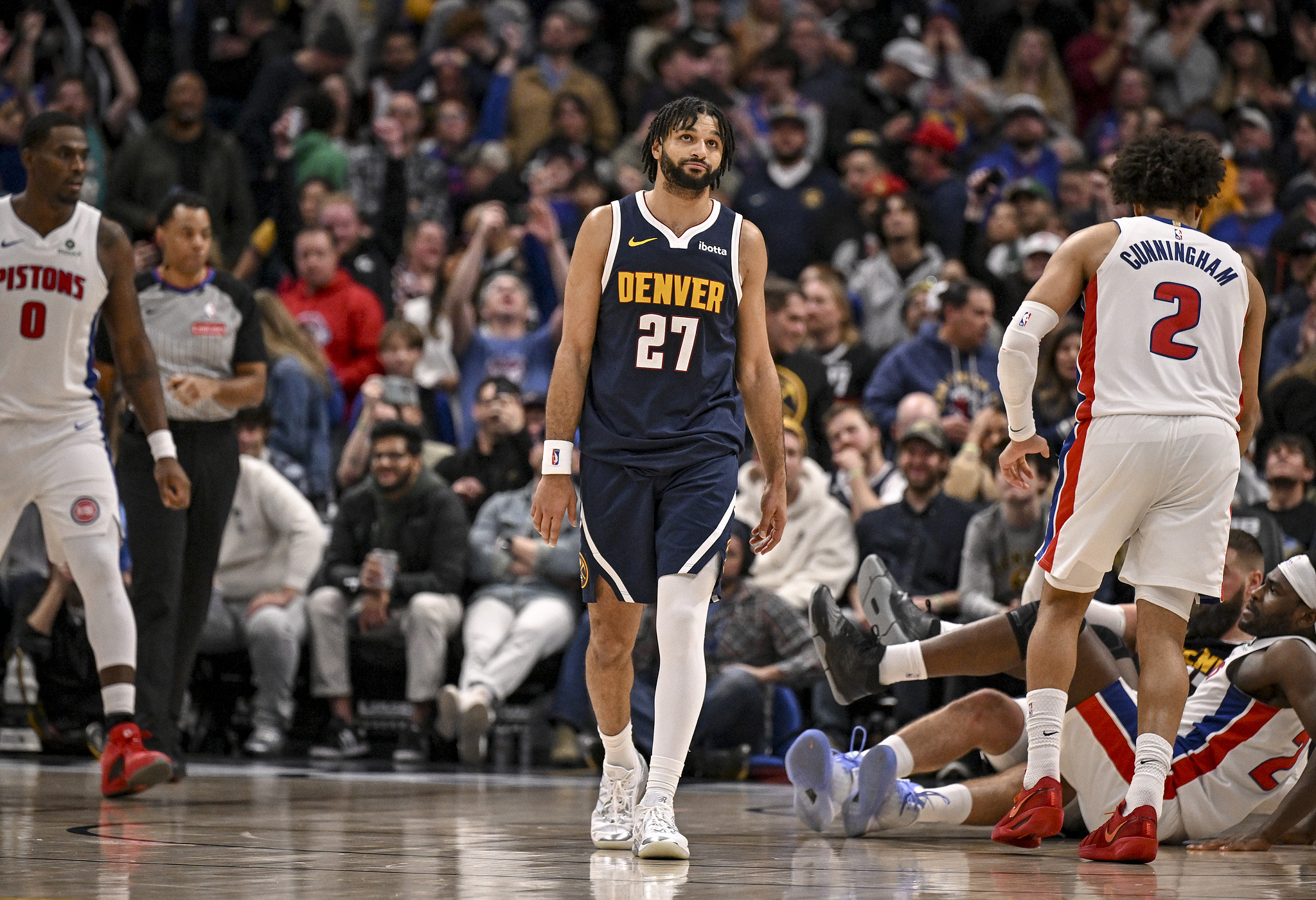 爱游戏游戏平台-穆雷失扳平罚球坎宁安22+11 掘金憾负活塞