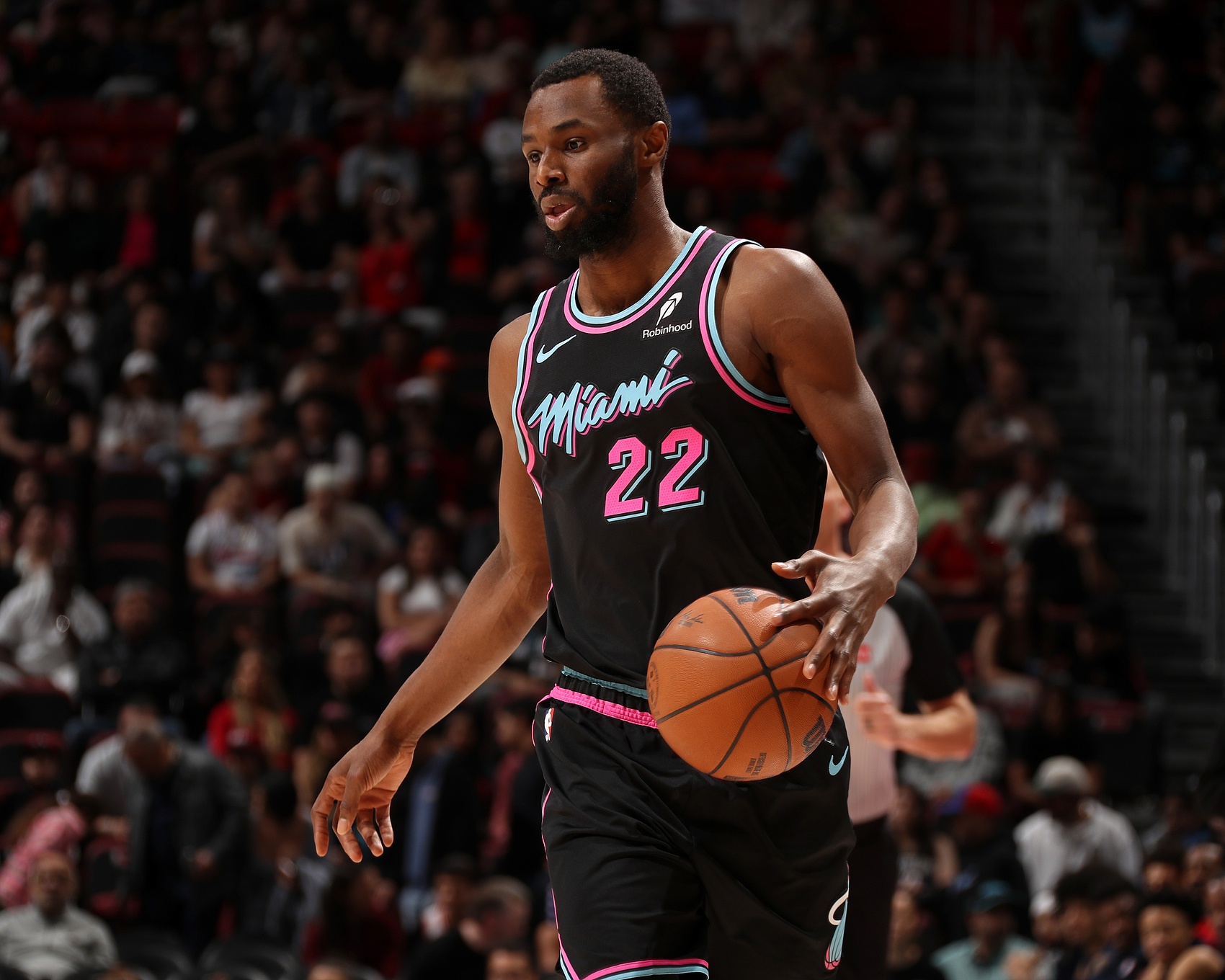 没拿计算器？维金斯9中4拿到10分 得分全在上半场